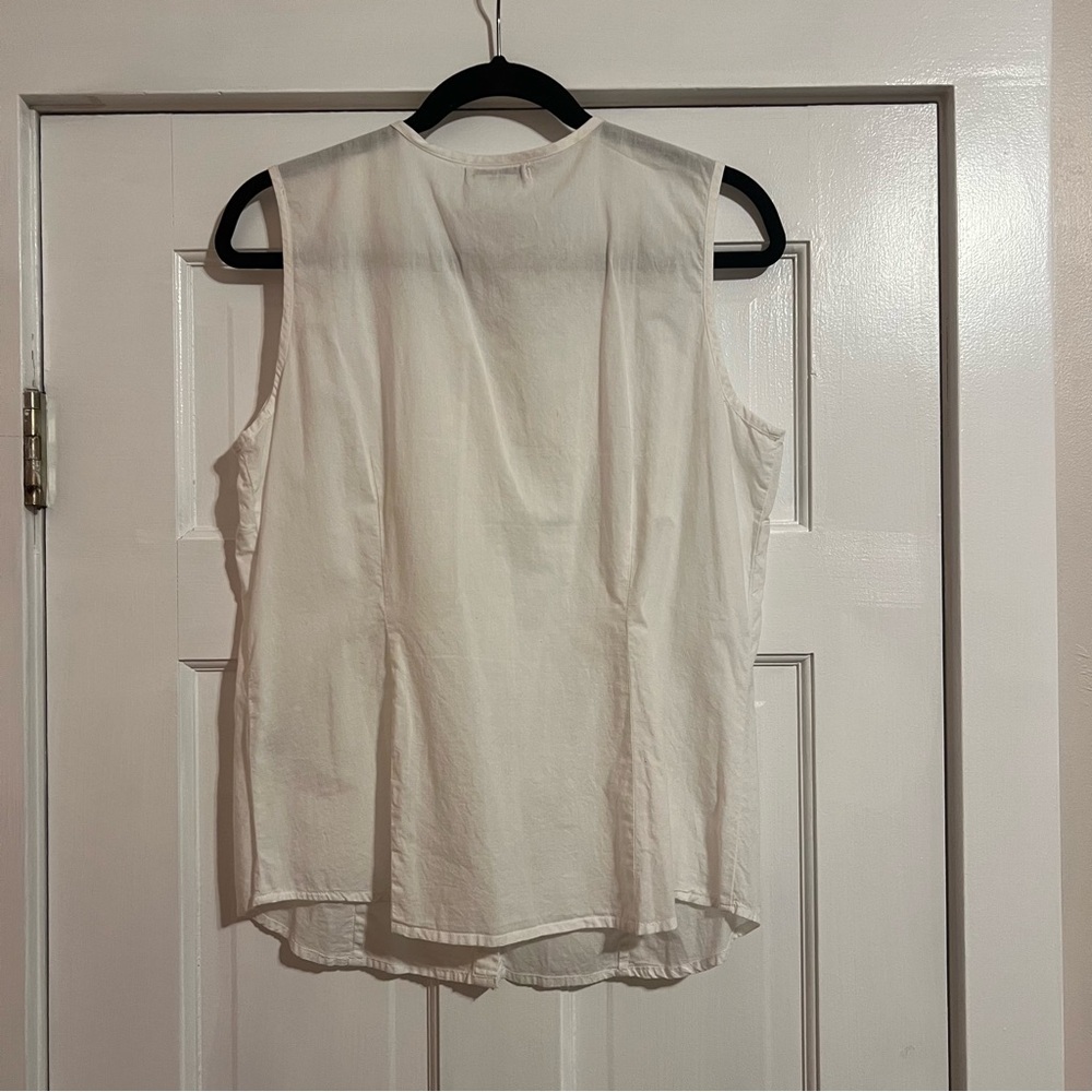 #183 Van Hausen Studio White Button Up Tank with a Floral Ruffle Medium - Picture 3 of 7